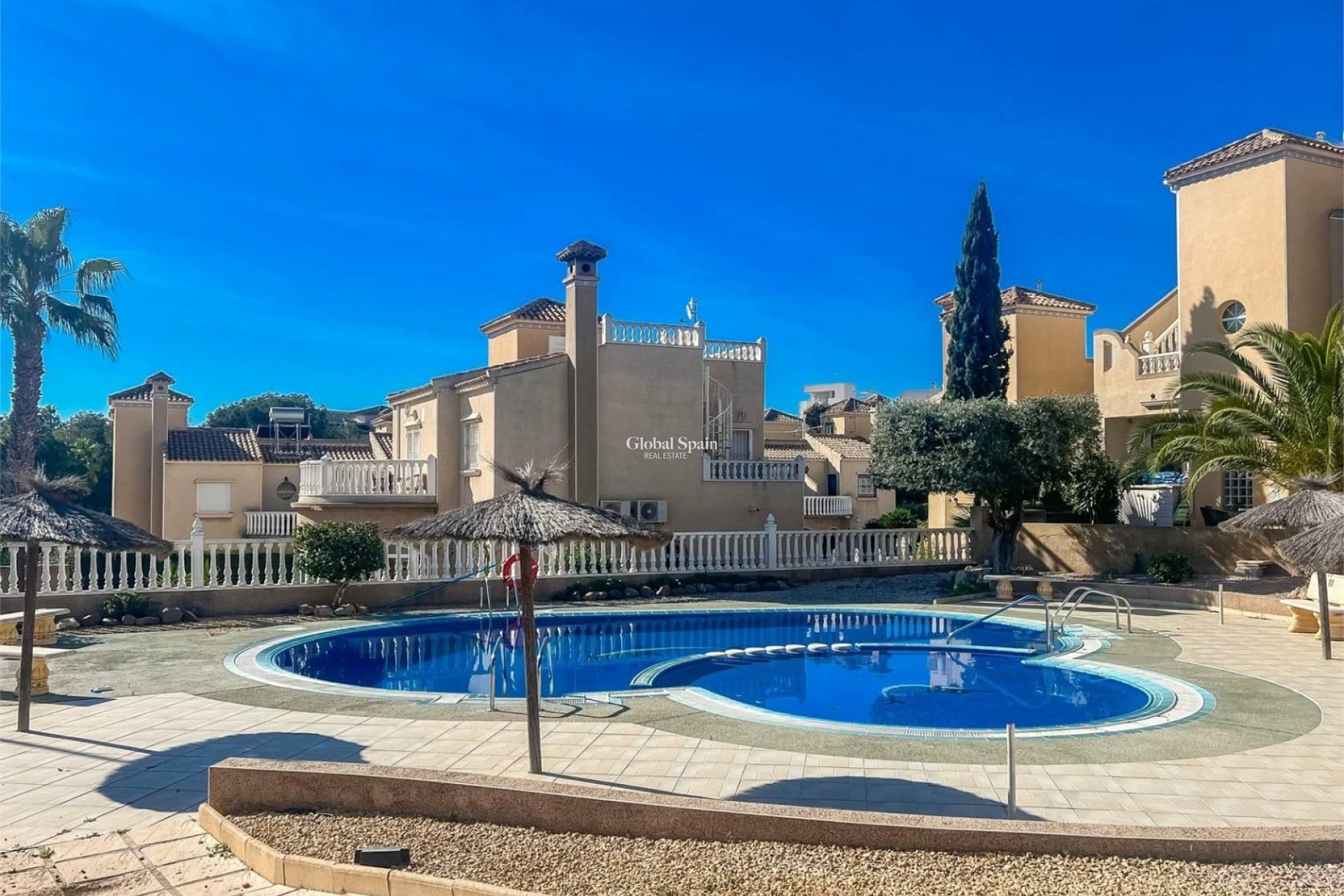 Venta - CASA -
ORIHUELA COSTA - VILLAMARTÍN