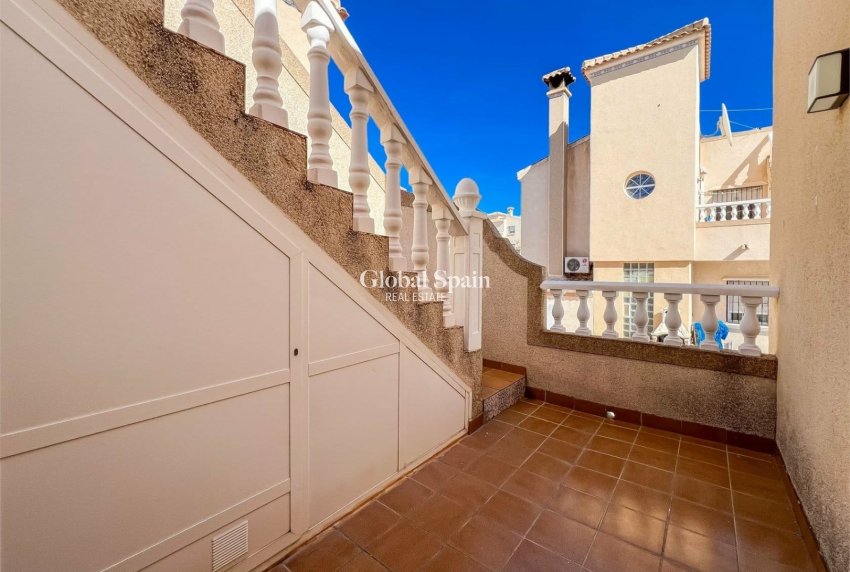 Venta - CASA -
ORIHUELA COSTA - VILLAMARTÍN