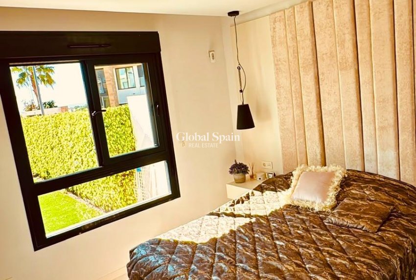 Venta - CASA -
ORIHUELA COSTA - VILLAMARTÍN