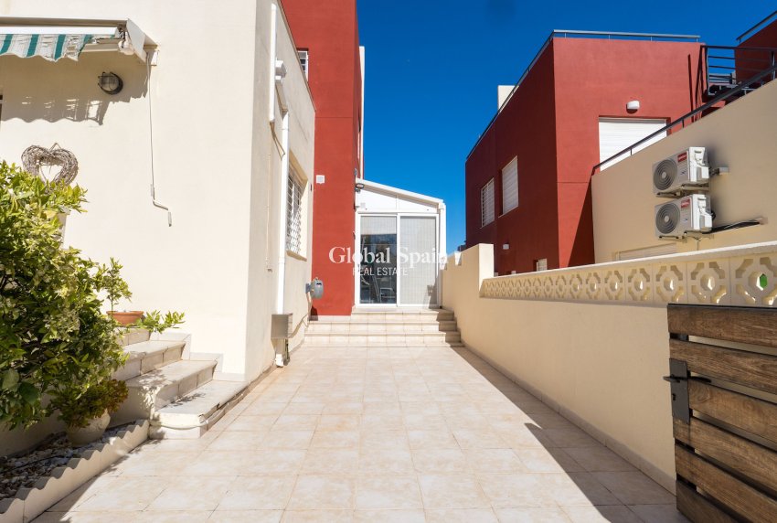 Venta - CASA -
ORIHUELA COSTA - VILLAMARTÍN