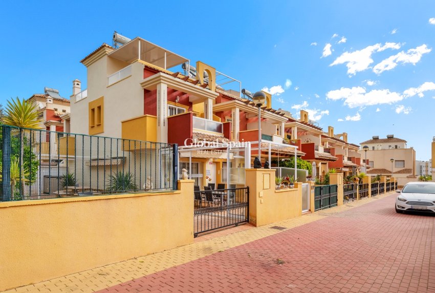 Venta - CASA -
ORIHUELA COSTA - VILLAMARTÍN