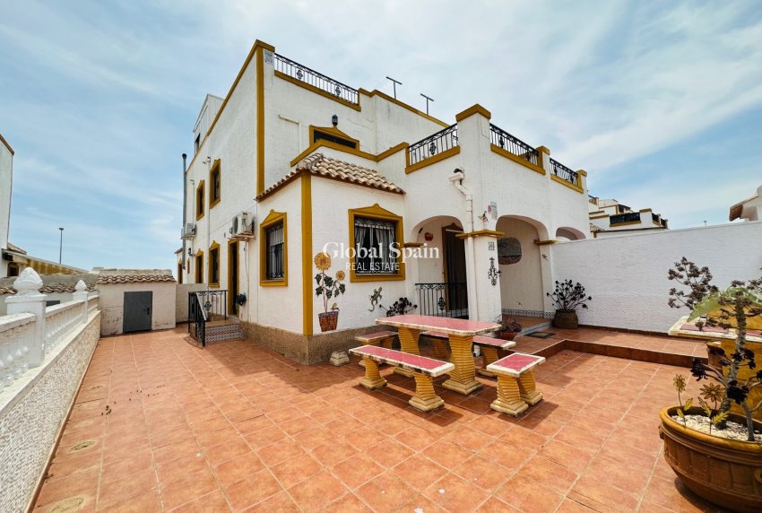 Venta - CASA -
ORIHUELA - Entre Naranjos