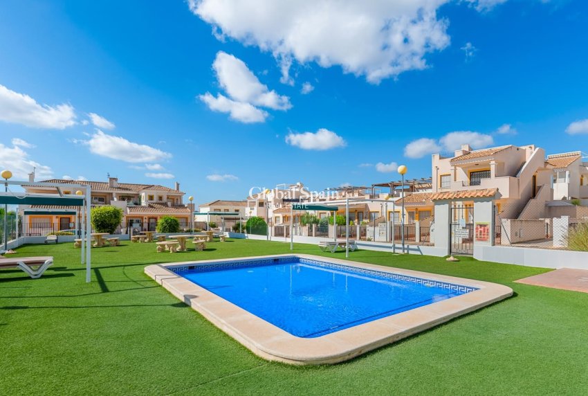 Venta - CASA -
ORIHUELA - Entre Naranjos