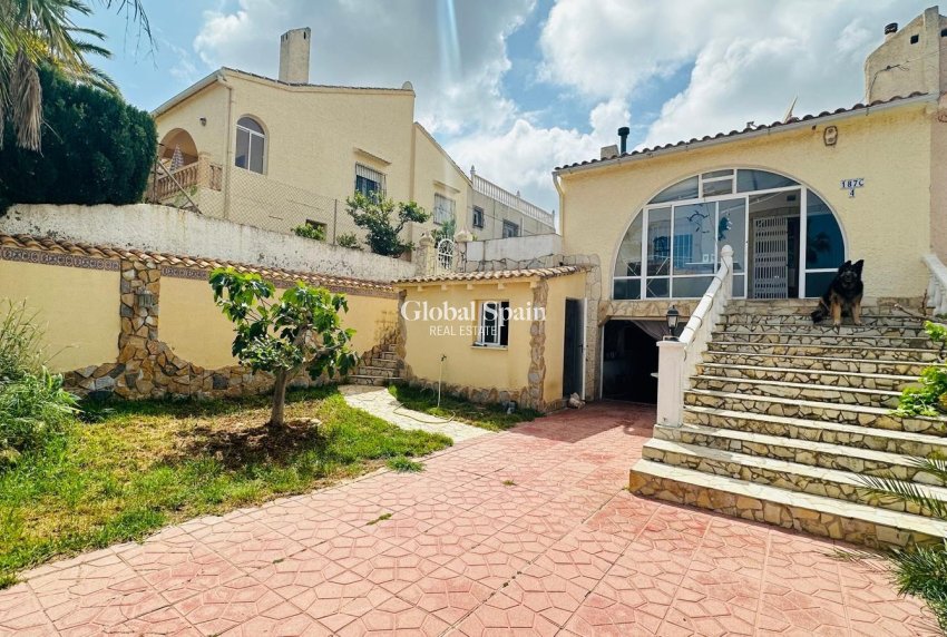 Venta - CASA -
ORIHUELA - Urbanización Perla del Mar