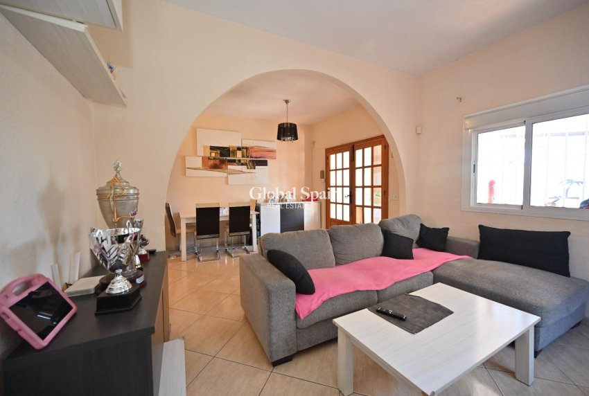 Venta - CASA -
ORIHUELA - Urbanización Perla del Mar