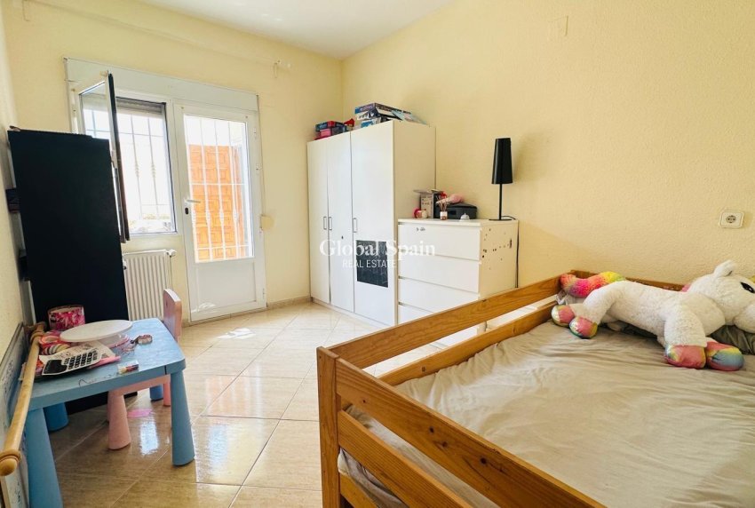 Venta - CASA -
ORIHUELA - Urbanización Perla del Mar