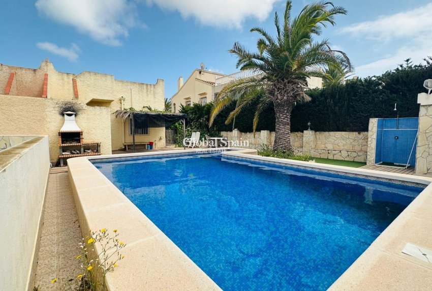 Venta - CASA -
ORIHUELA - Urbanización Perla del Mar