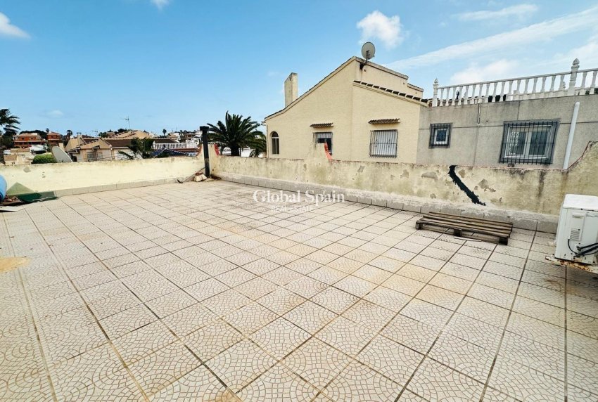 Venta - CASA -
ORIHUELA - Urbanización Perla del Mar