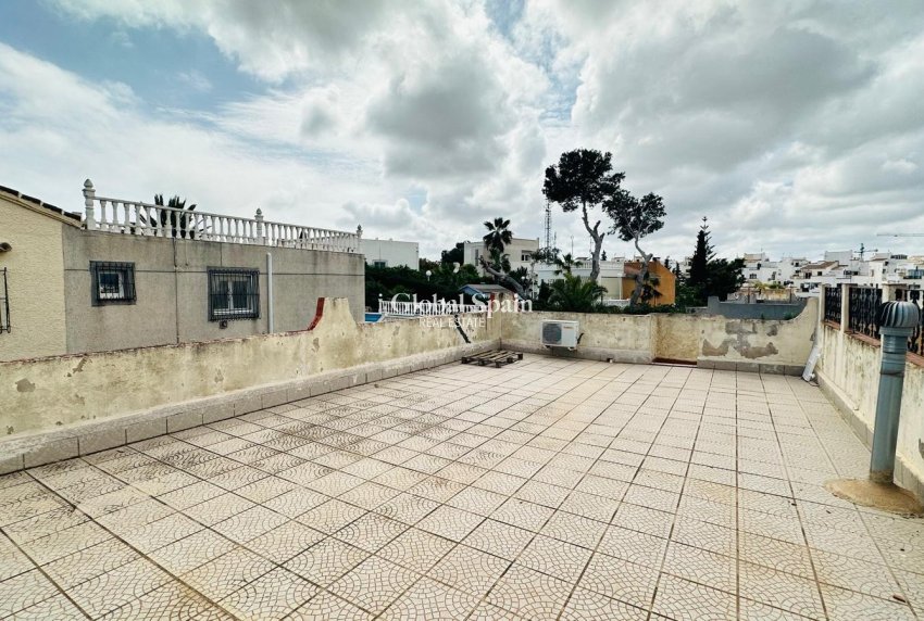 Venta - CASA -
ORIHUELA - Urbanización Perla del Mar