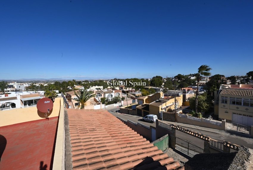 Venta - CASA -
ORIHUELA - Urbanización Perla del Mar