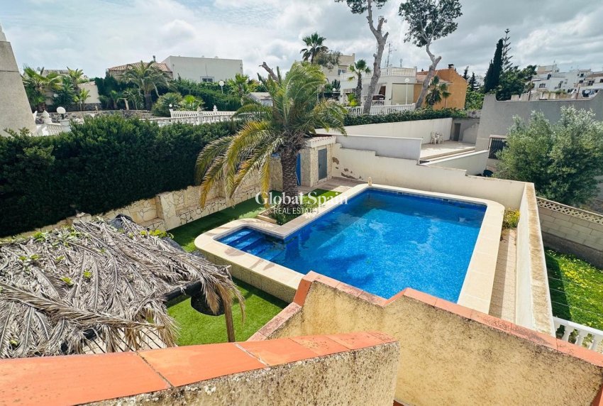 Venta - CASA -
ORIHUELA - Urbanización Perla del Mar