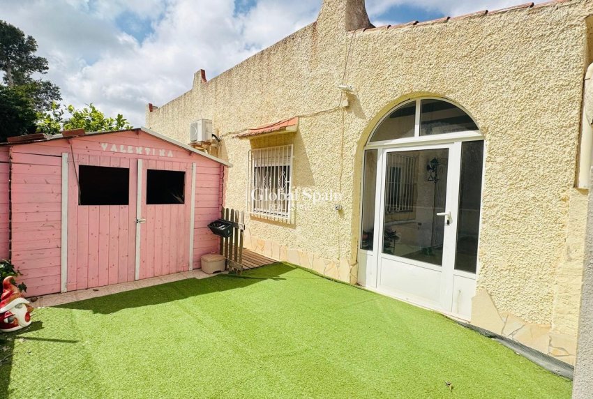 Venta - CASA -
ORIHUELA - Urbanización Perla del Mar