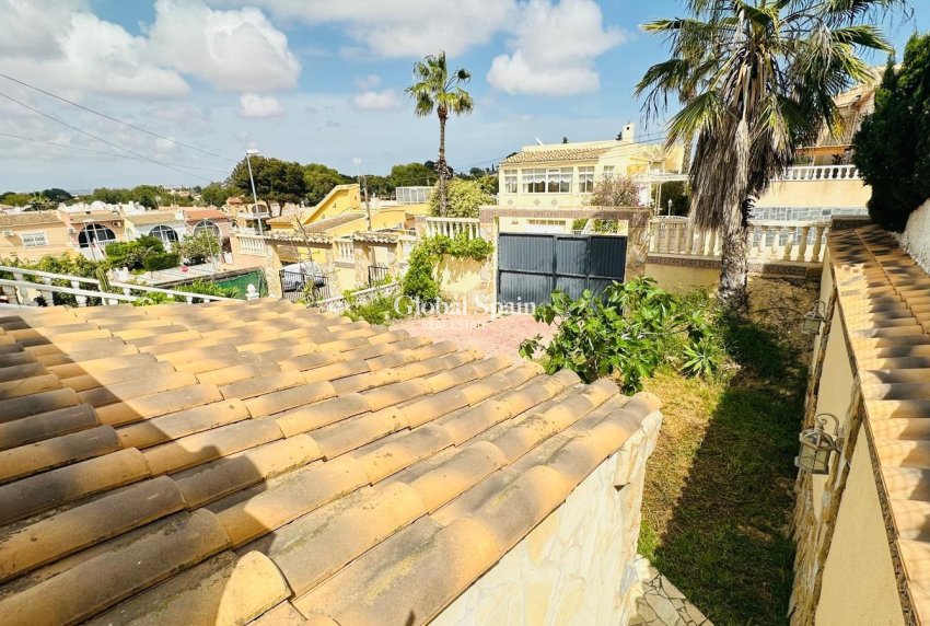 Venta - CASA -
ORIHUELA - Urbanización Perla del Mar