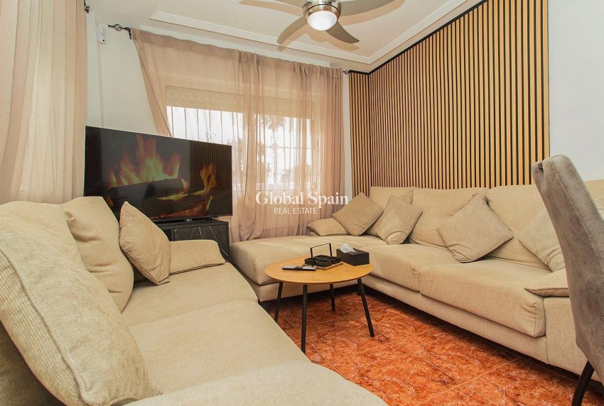 Venta - CASA -
ORIHUELA - Urbanización Perla del Mar