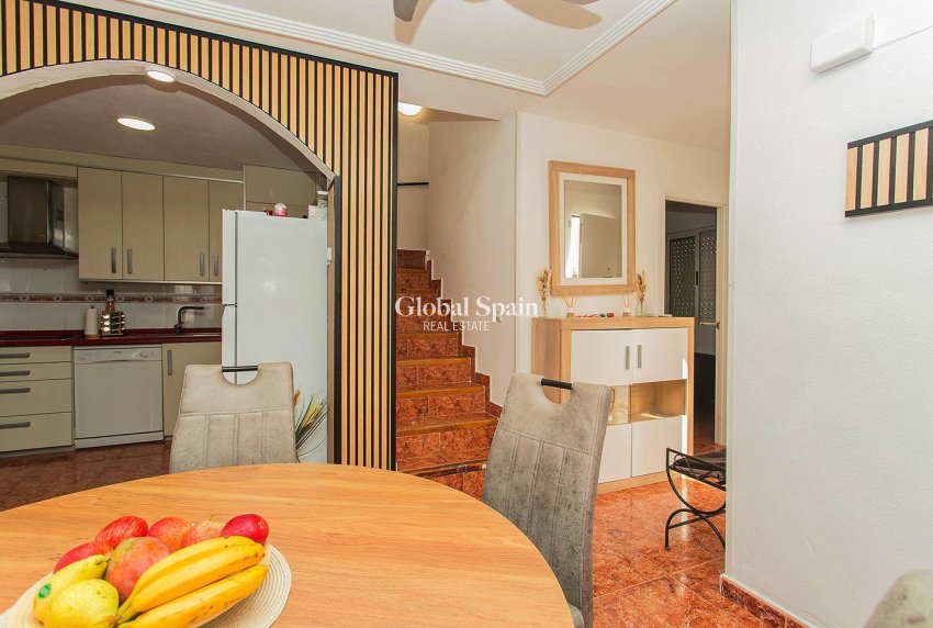 Venta - CASA -
ORIHUELA - Urbanización Perla del Mar