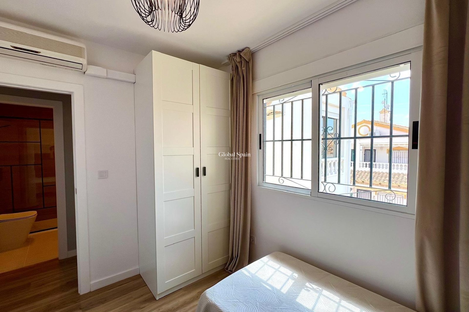 Venta - CASA -
ORIHUELA - Urbanización Perla del Mar