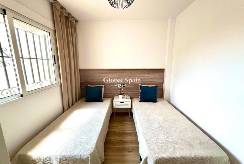 Venta - CASA -
ORIHUELA - Urbanización Perla del Mar