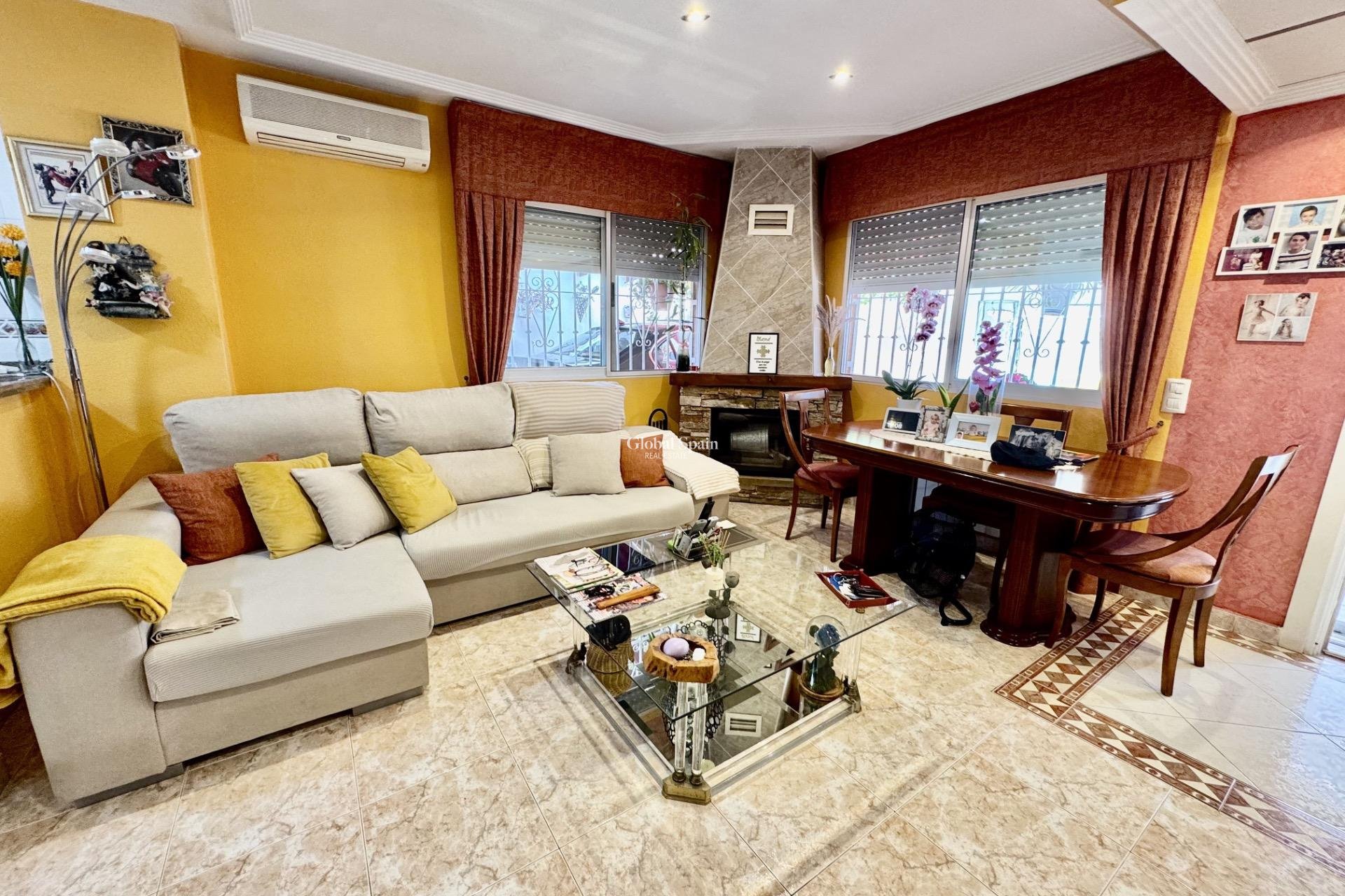 Venta - CASA -
ORIHUELA - Urbanización Perla del Mar