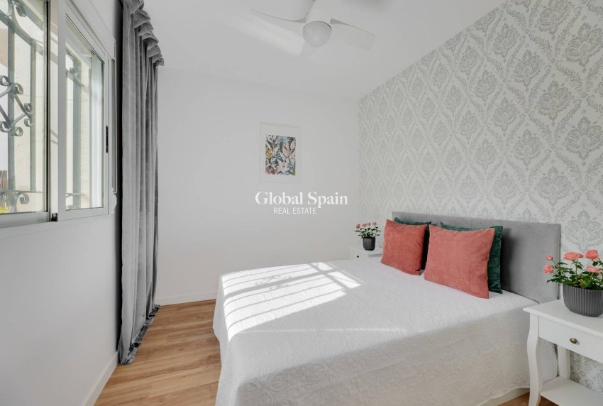 Venta - CASA -
ORIHUELA - Urbanización Perla del Mar