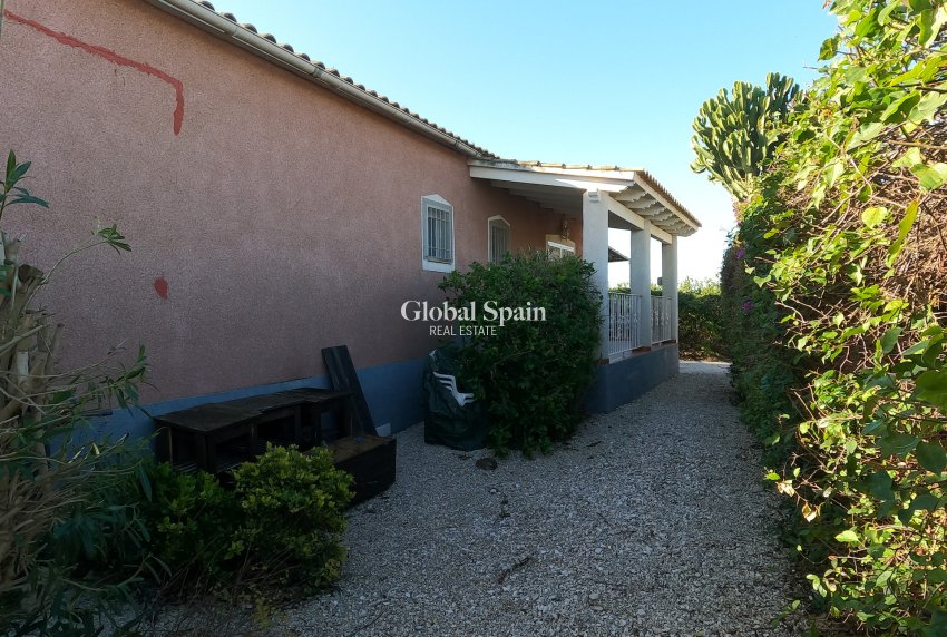 Venta - CASA -
ORIHUELA