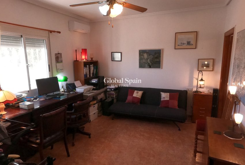 Venta - CASA -
ORIHUELA