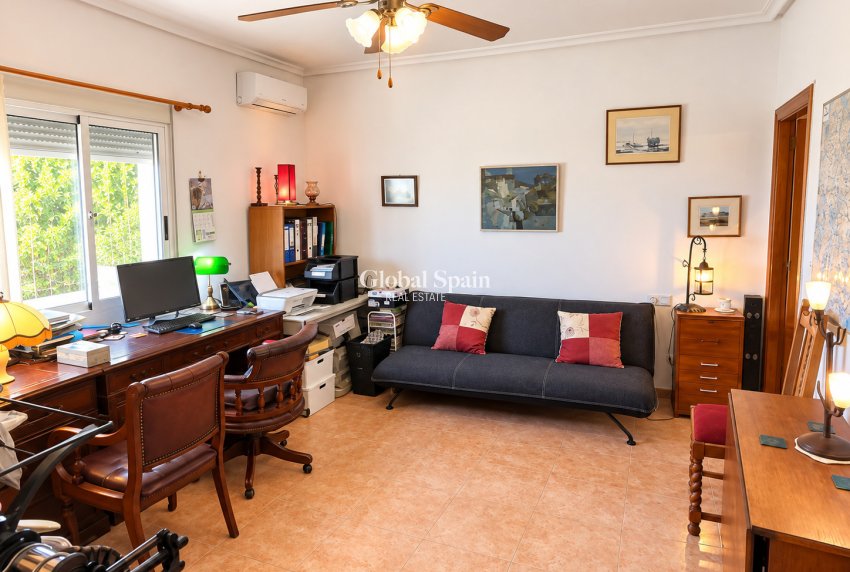 Venta - CASA -
ORIHUELA