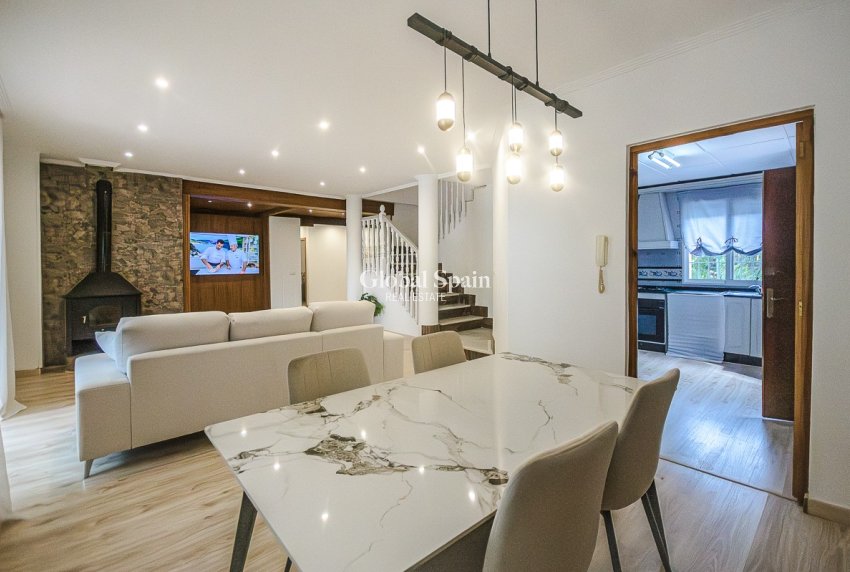 Venta - CASA -
ORIHUELA