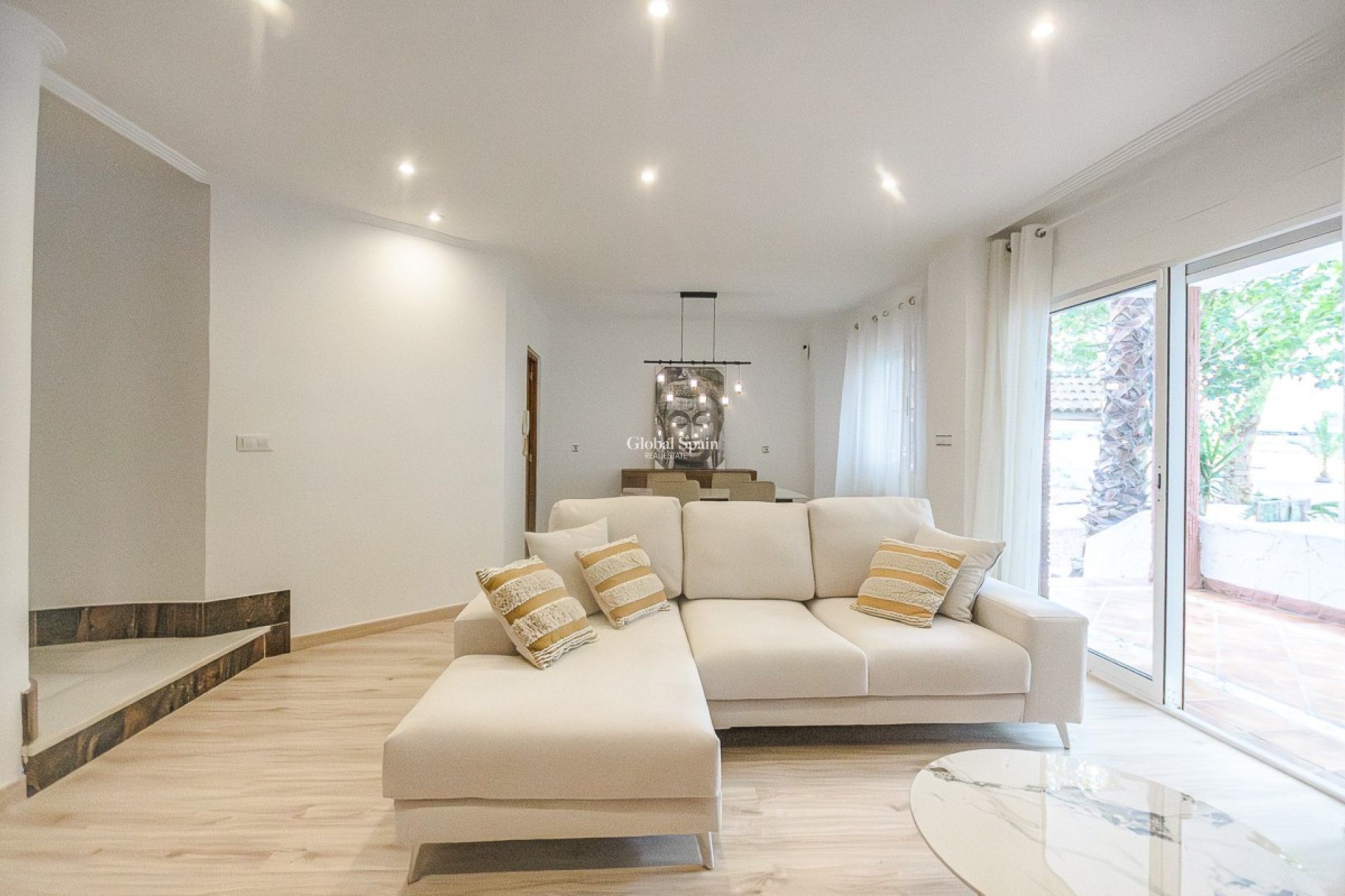 Venta - CASA -
ORIHUELA