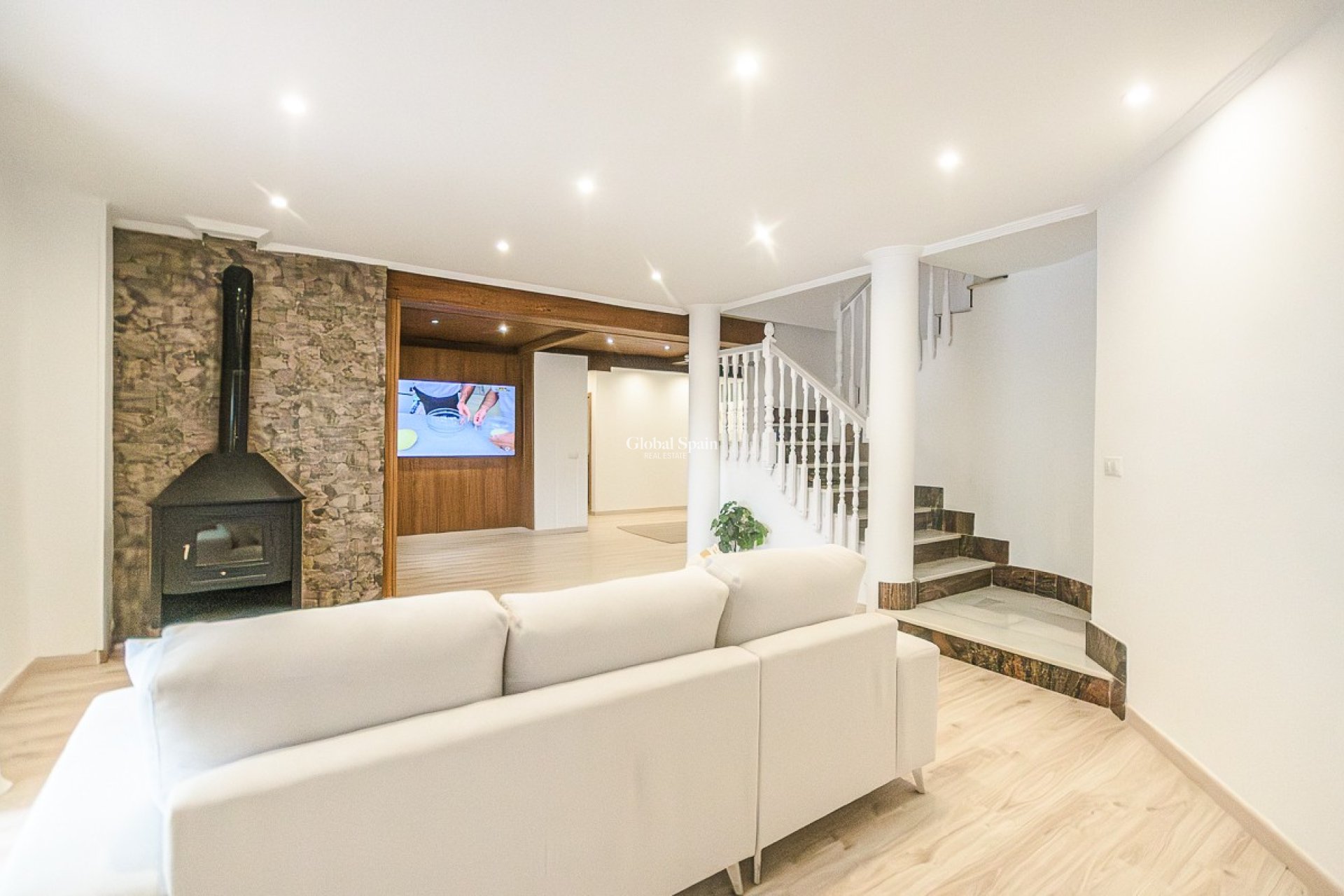 Venta - CASA -
ORIHUELA