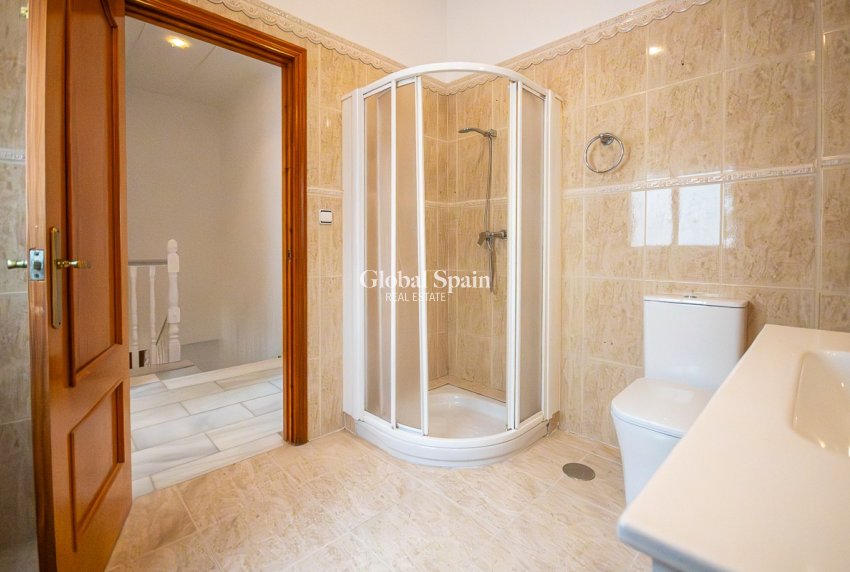 Venta - CASA -
ORIHUELA