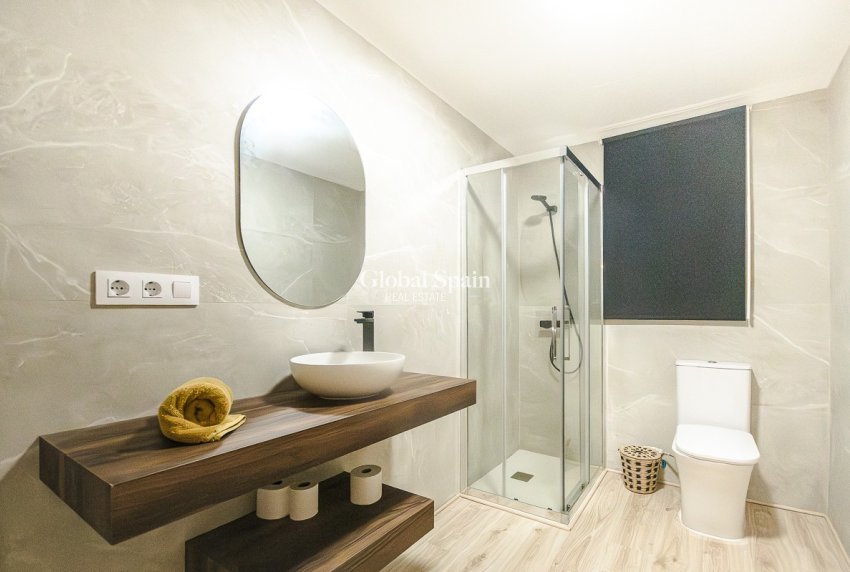 Venta - CASA -
ORIHUELA