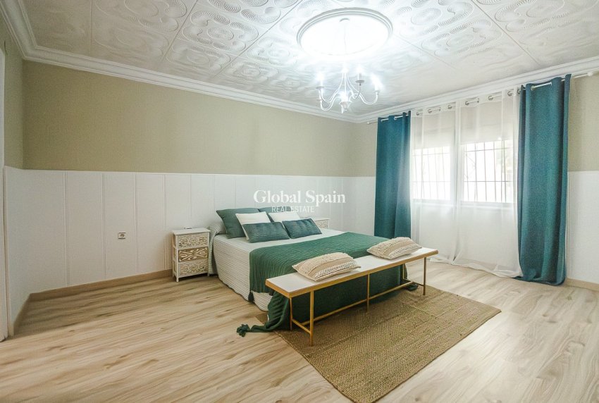 Venta - CASA -
ORIHUELA