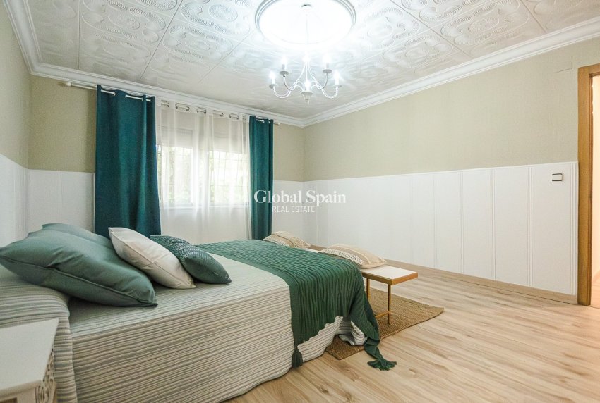 Venta - CASA -
ORIHUELA