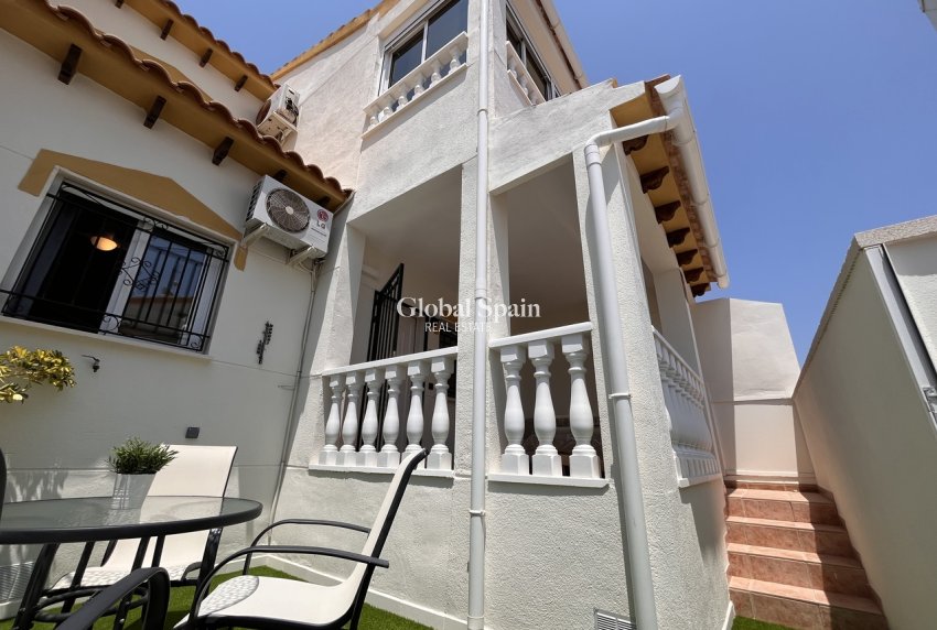 Venta - CASA -
PLAYA FLAMENCA - Costa Blanca