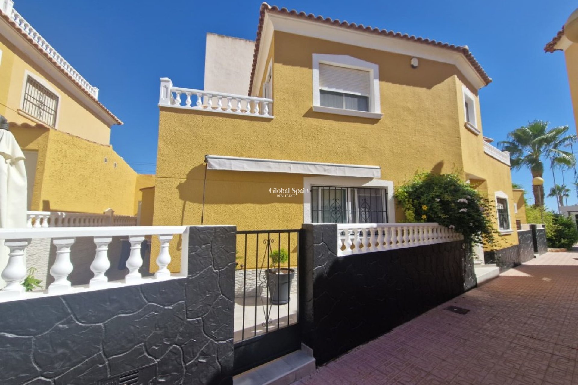 Venta - CASA -
PLAYA FLAMENCA - Costa Blanca