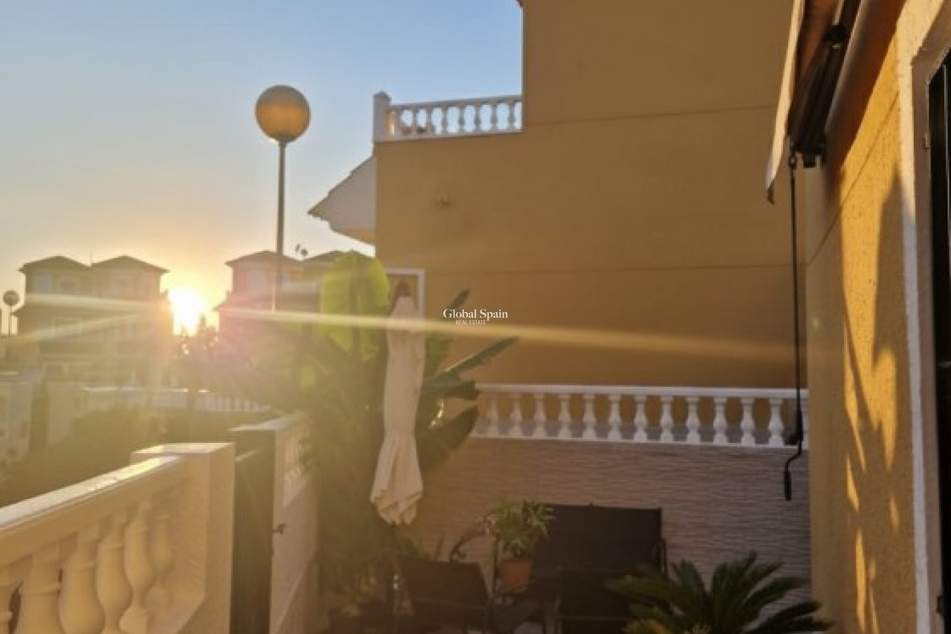 Venta - CASA -
PLAYA FLAMENCA - Costa Blanca