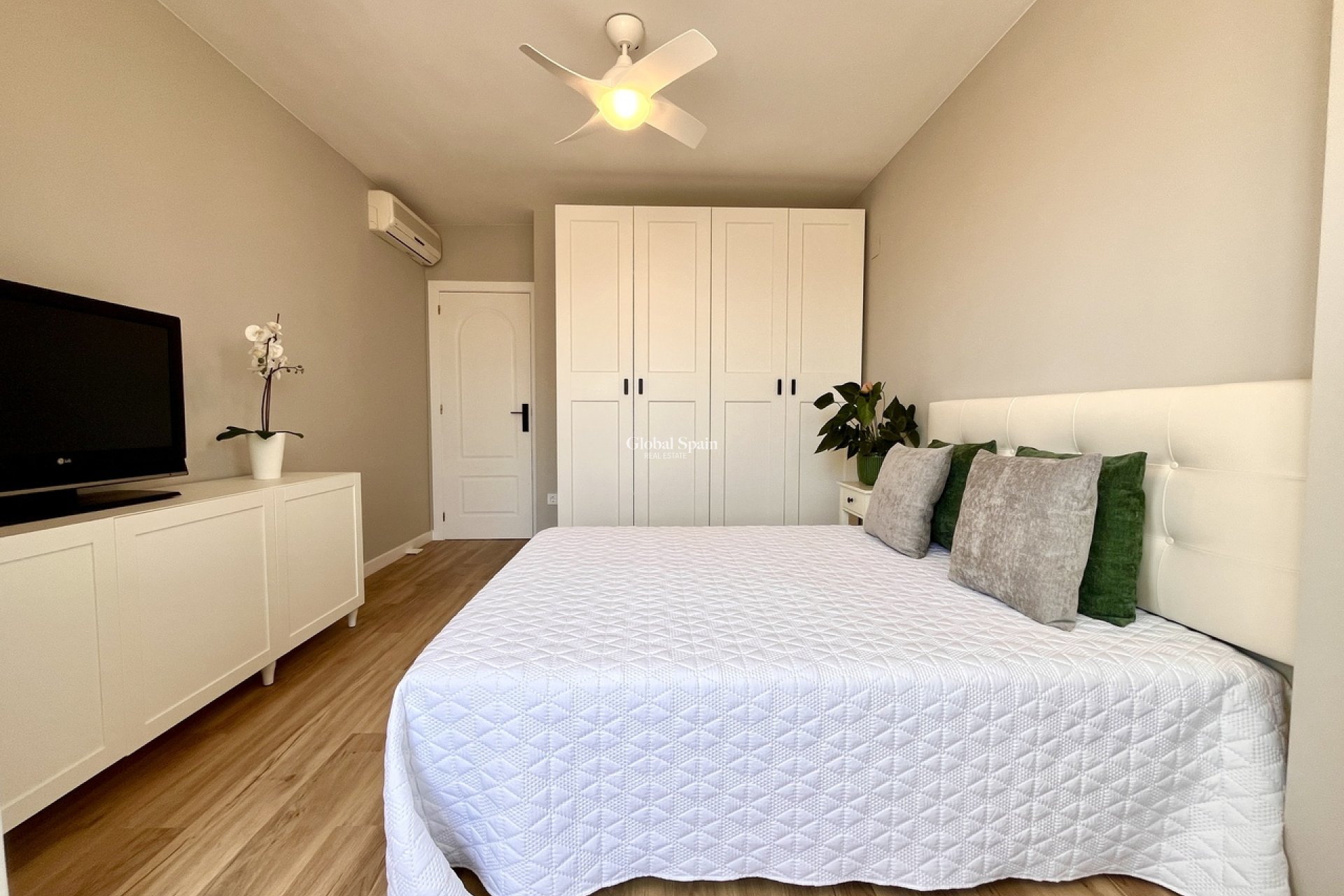 Venta - CASA -
PLAYA FLAMENCA - Costa Blanca