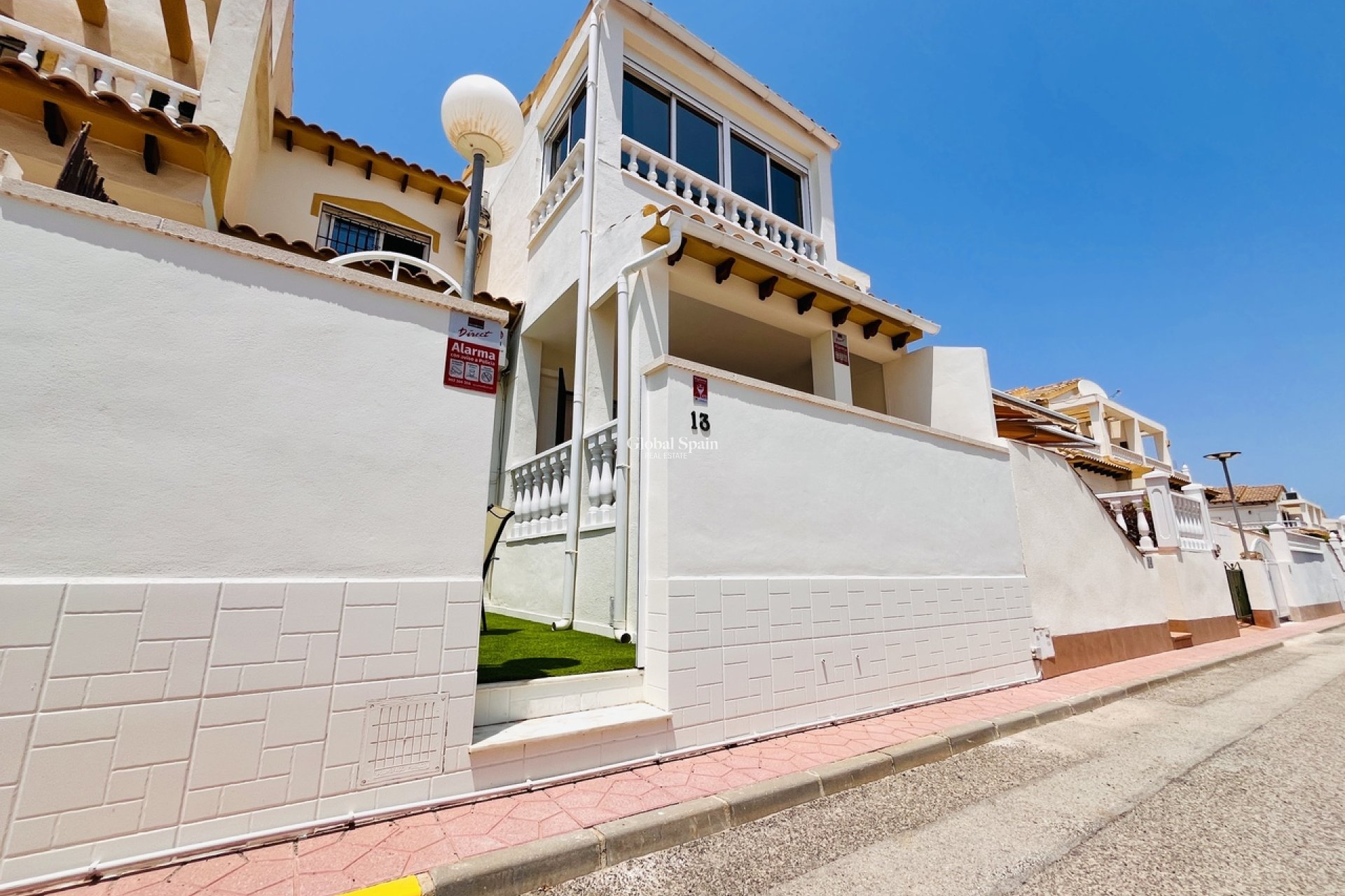 Venta - CASA -
PLAYA FLAMENCA - Costa Blanca