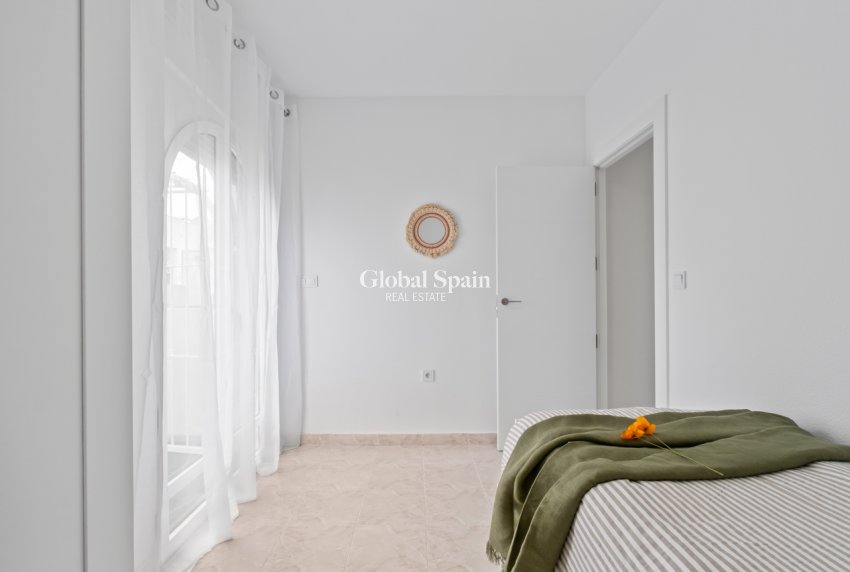 Venta - CASA -
PLAYA FLAMENCA - Costa Blanca