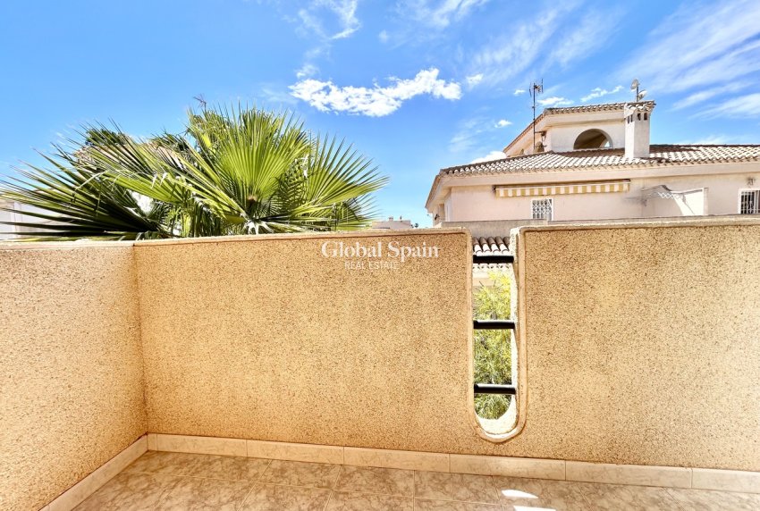 Venta - CASA -
PLAYA FLAMENCA - Costa Blanca