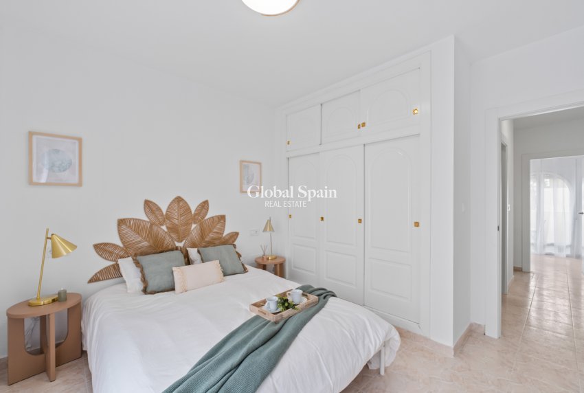 Venta - CASA -
PLAYA FLAMENCA - Costa Blanca