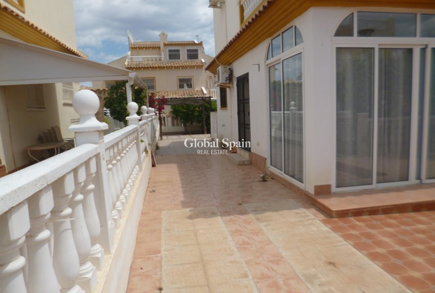 Venta - CASA -
PLAYA FLAMENCA - Costa Blanca