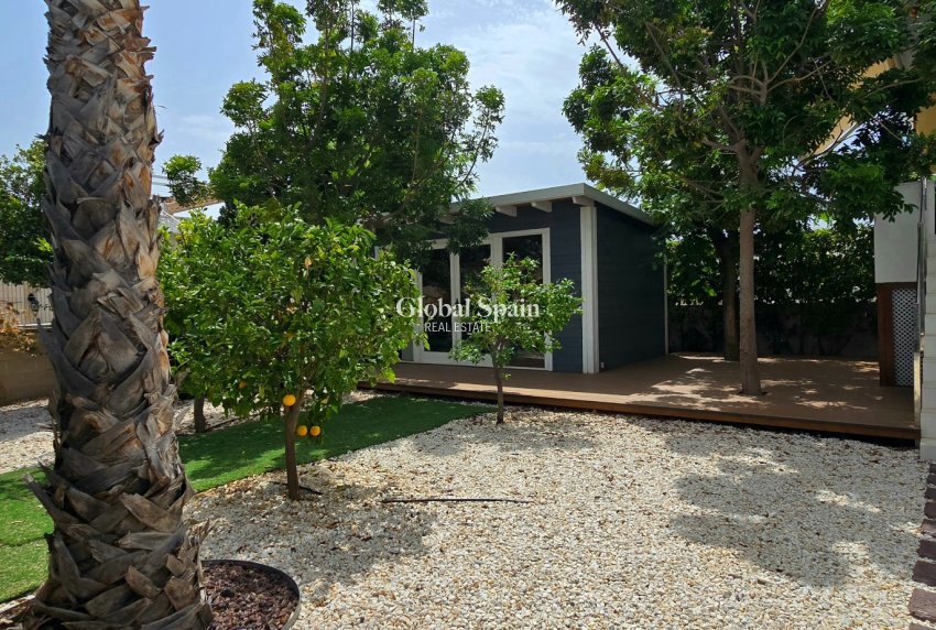 Venta - CASA -
POLOP - Alberca