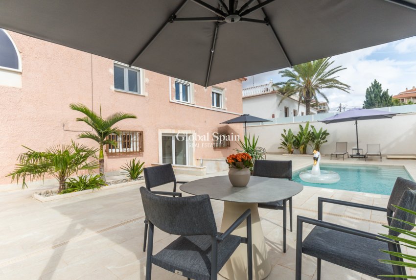 Venta - CASA -
PUNTA PRIMA - Costa Blanca
