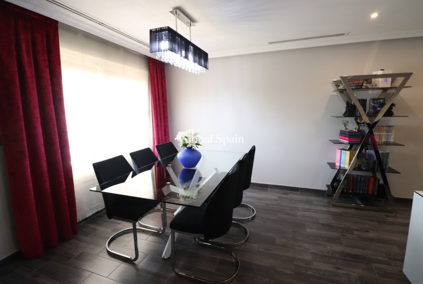Venta - CASA -
Redovan - Redovan - Town
