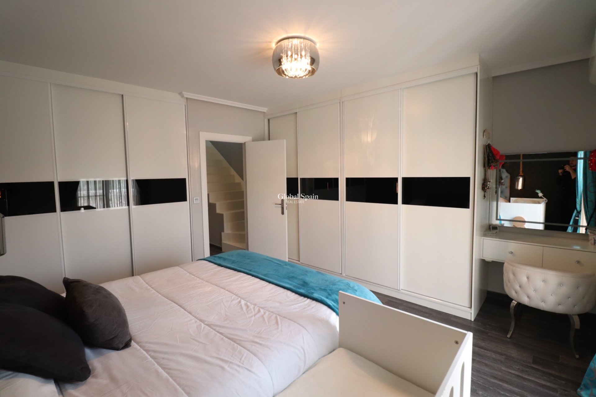 Venta - CASA -
Redovan - Redovan - Town