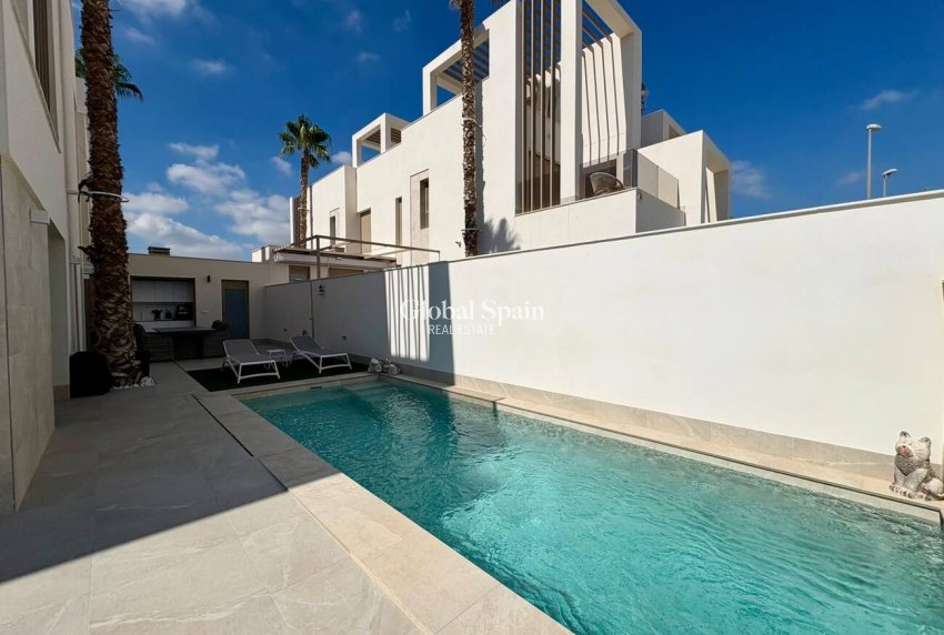 Venta - CASA -
ROJALES - Ciudad Quesada