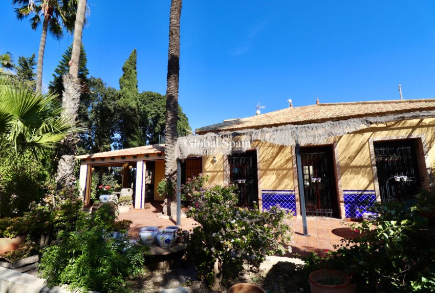 Venta - CASA -
ROJALES - Heredades