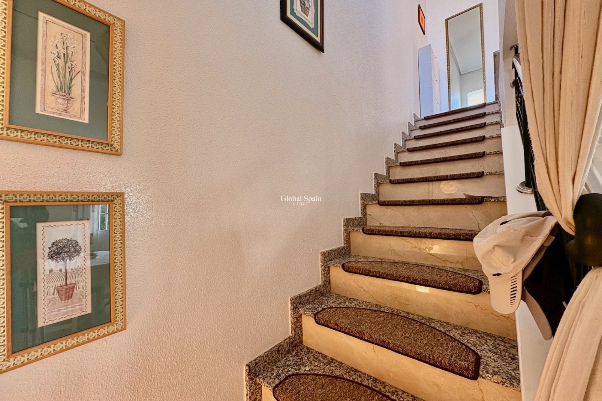 Venta - CASA -
ROJALES - Inland