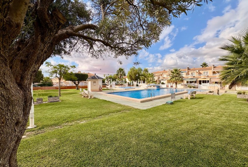 Venta - CASA -
ROJALES - Inland